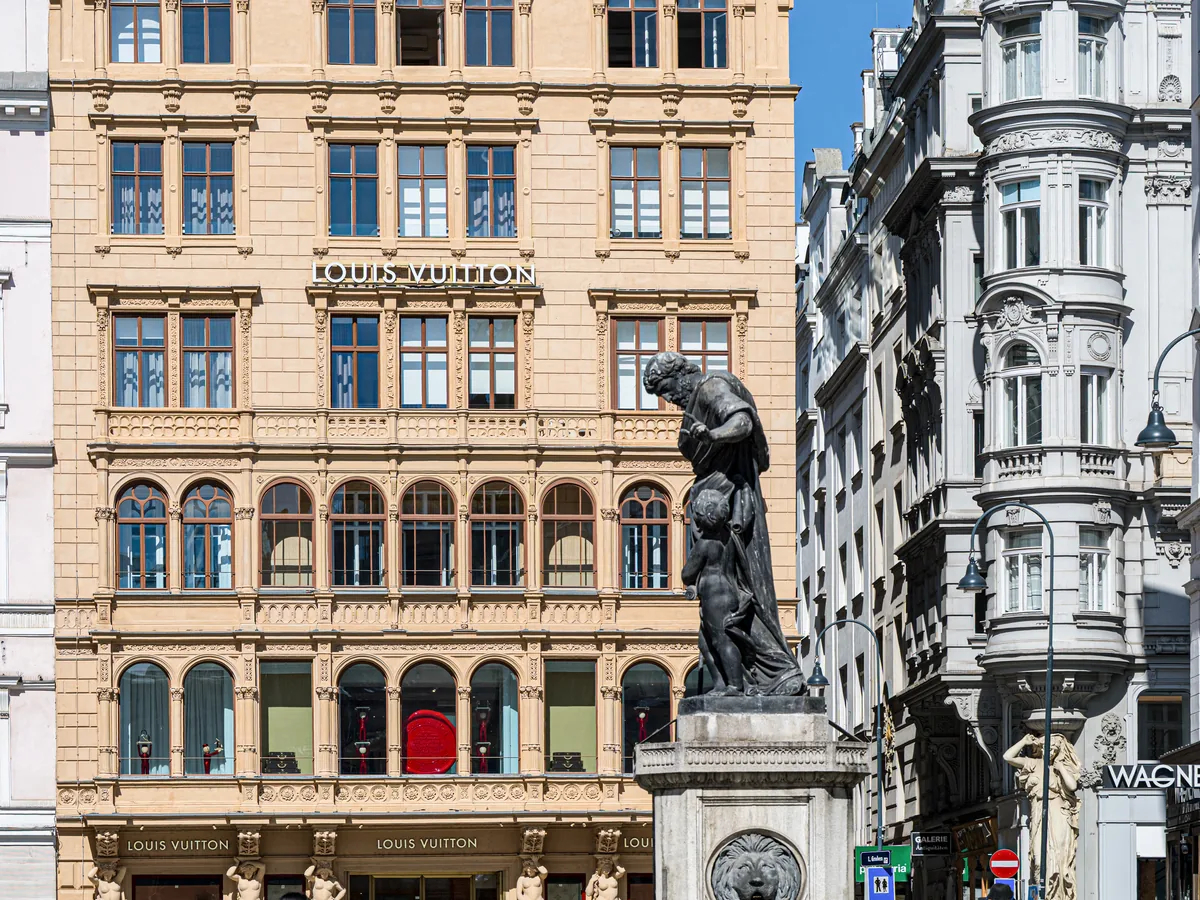 Graben in Wien mit Pestsäule und denkmalgeschützten Fassaden